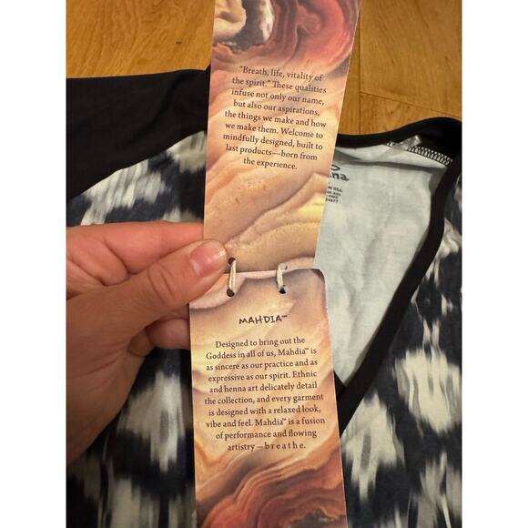 NWT PrAna Coal Ikat Print Dakota Wrap Top, L - Picture 4 of 7